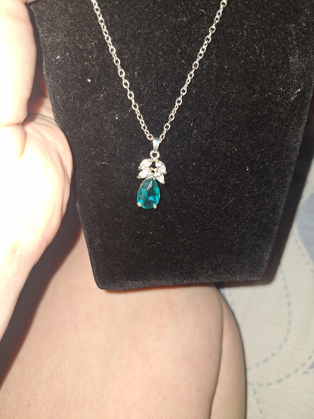 Silver Necklace with Emerald Green Teardrop Pendant - Picture 6 of 6